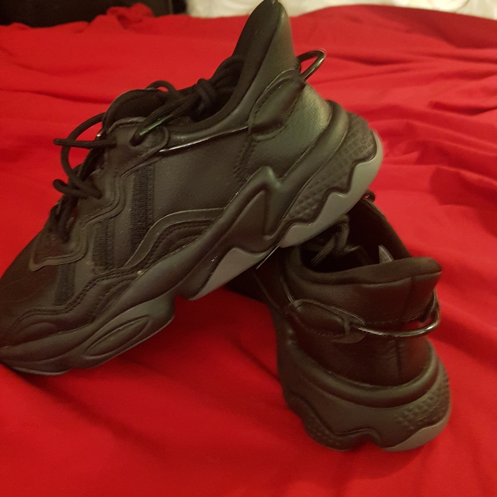 COPY - NEVER worn ADIDAS ozweego sz 6.5 mens